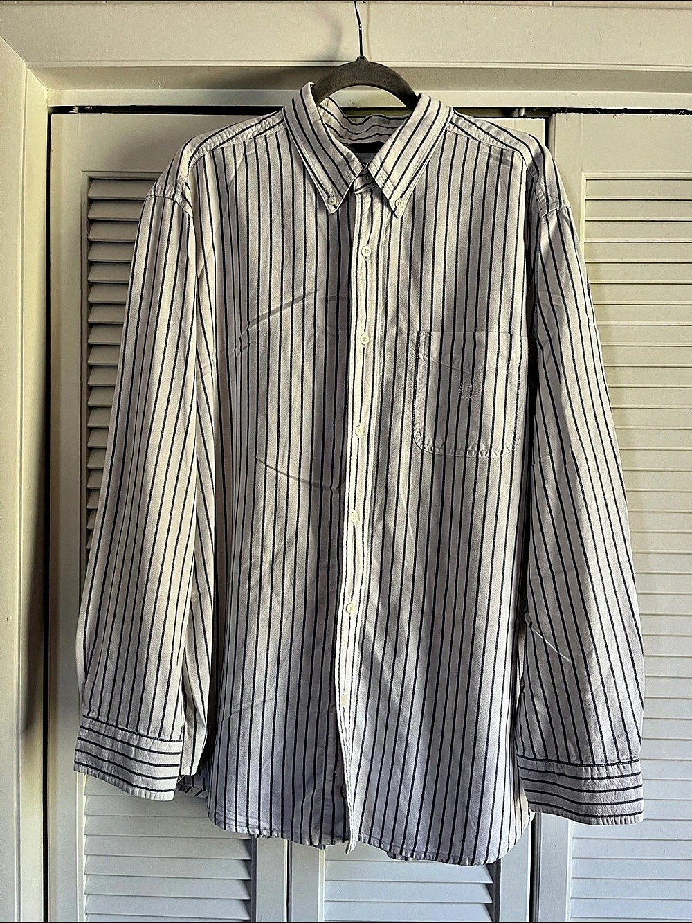 Chaps Striped Cotton Button Down in White & Blue Size XL Like New